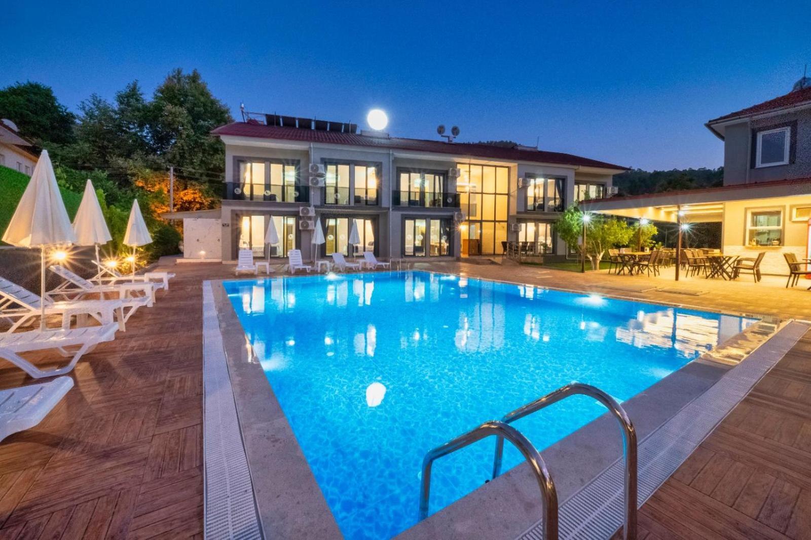 Hotel The Halcyon 2*